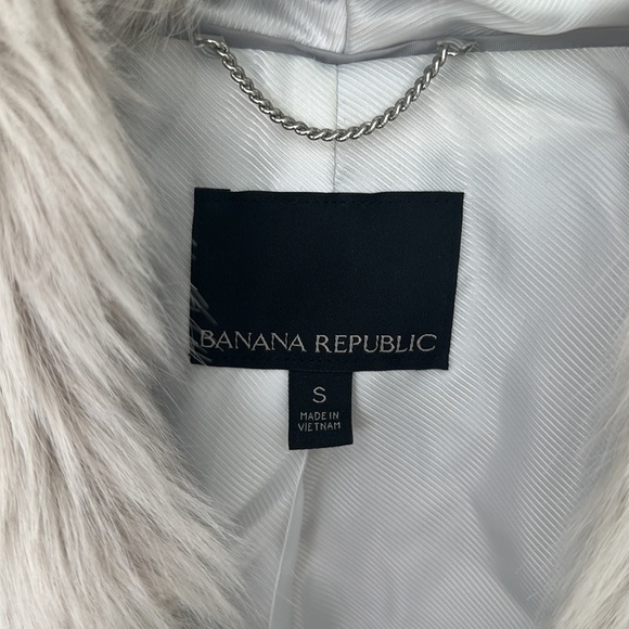 Banana Republic faux fur vest ❄️ - Picture 4 of 4